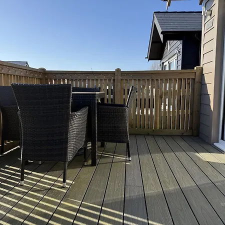 Дом отдыха The Dog House On The Meadows, The Bay Filey, Enclosed Deck, 2 Bedrooms With Ensuites, 2 Dogs Welcome