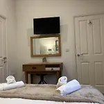 The Dog House On The Meadows, The Bay Filey, Enclosed Deck, 2 Bedrooms With Ensuites, 2 Dogs Welcome * Filey