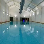 The Dog House On The Meadows, The Bay Filey, Enclosed Deck, 2 Bedrooms With Ensuites, 2 Dogs Welcome * Filey