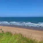 The Dog House On The Meadows, The Bay Filey, Enclosed Deck, 2 Bedrooms With Ensuites, 2 Dogs Welcome Holiday home *