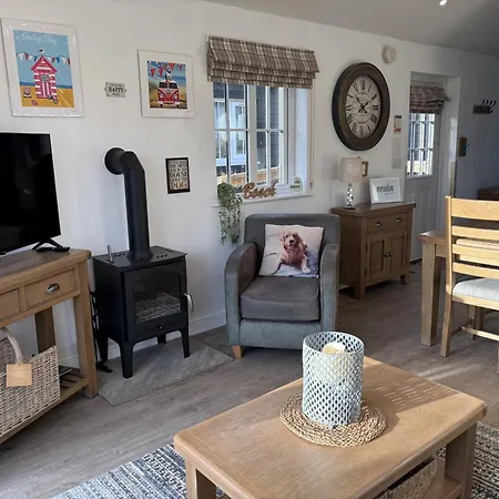 The Dog House On The Meadows, The Bay Filey, Enclosed Deck, 2 Bedrooms With Ensuites, 2 Dogs Welcome