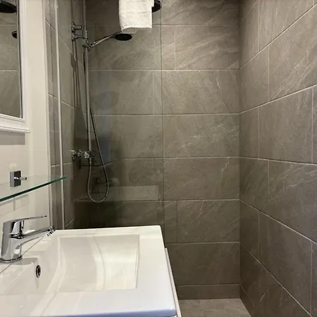 The Dog House On The Meadows, The Bay Filey, Enclosed Deck, 2 Bedrooms With Ensuites, 2 Dogs Welcome * Filey
