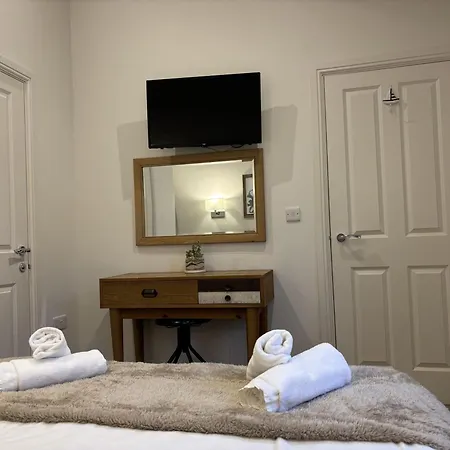 The Dog House On The Meadows, The Bay Filey, Enclosed Deck, 2 Bedrooms With Ensuites, 2 Dogs Welcome * Filey
