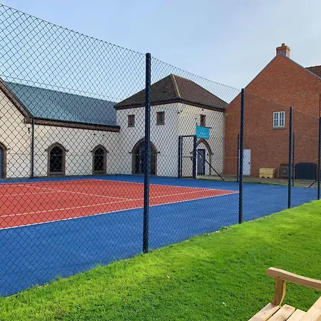 The Dog House On The Meadows, The Bay Filey, Enclosed Deck, 2 Bedrooms With Ensuites, 2 Dogs Welcome Filey