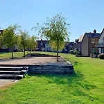 The Dog House On The Meadows, The Bay Filey, Enclosed Deck, 2 Bedrooms With Ensuites, 2 Dogs Welcome Filey
