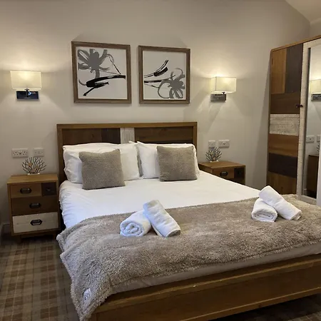 The Dog House On The Meadows, The Bay Filey, Enclosed Deck, 2 Bedrooms With Ensuites, 2 Dogs Welcome Filey