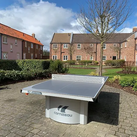 The Dog House On The Meadows, The Bay Filey, Enclosed Deck, 2 Bedrooms With Ensuites, 2 Dogs Welcome Nyaraló *